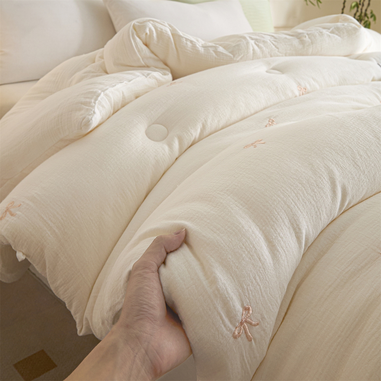 91家纺网 家纺一手货源 找家纺 创优家纺 2025新款专版绣花全棉满绣刺绣21%大豆被纯棉被芯被子春秋被加厚冬被夏被直播 蝴蝶结