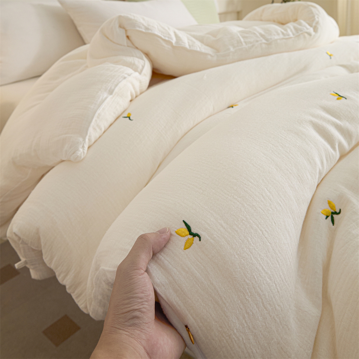 91家纺网 家纺一手货源 找家纺 创优家纺 2025新款专版绣花全棉满绣刺绣21%大豆被纯棉被芯被子春秋被加厚冬被夏被直播 黄花絮