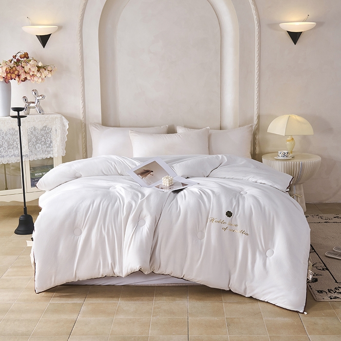 91家纺网 家纺一手货源 找家纺 （总）爱诗诺家纺 2025年新款3D立体烫画亲肤保暖云纱棉大豆被被子被芯