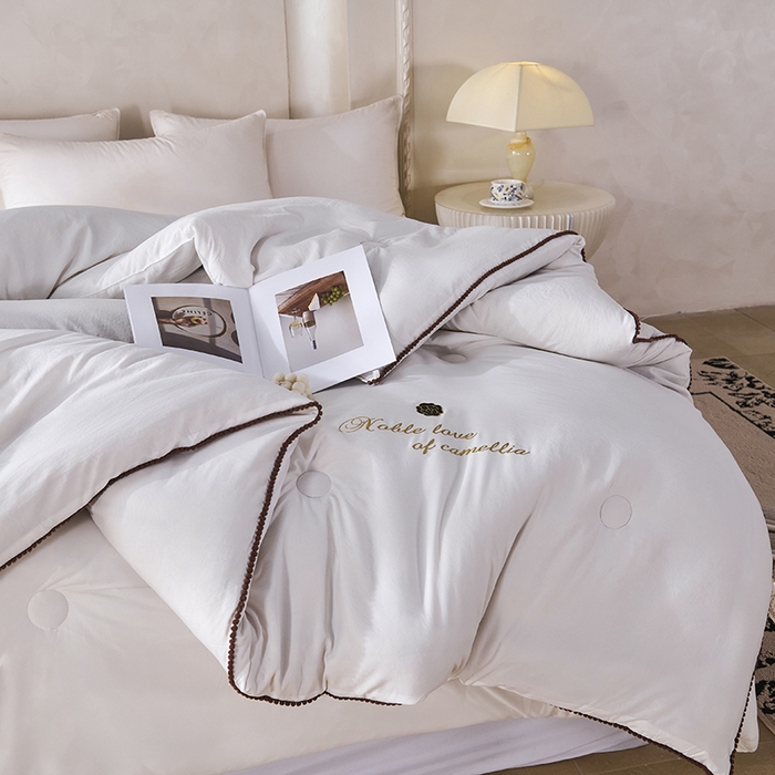 91家纺网 家纺一手货源 找家纺 （总）爱诗诺家纺 2025年新款3D立体烫画亲肤保暖云纱棉大豆被被子被芯