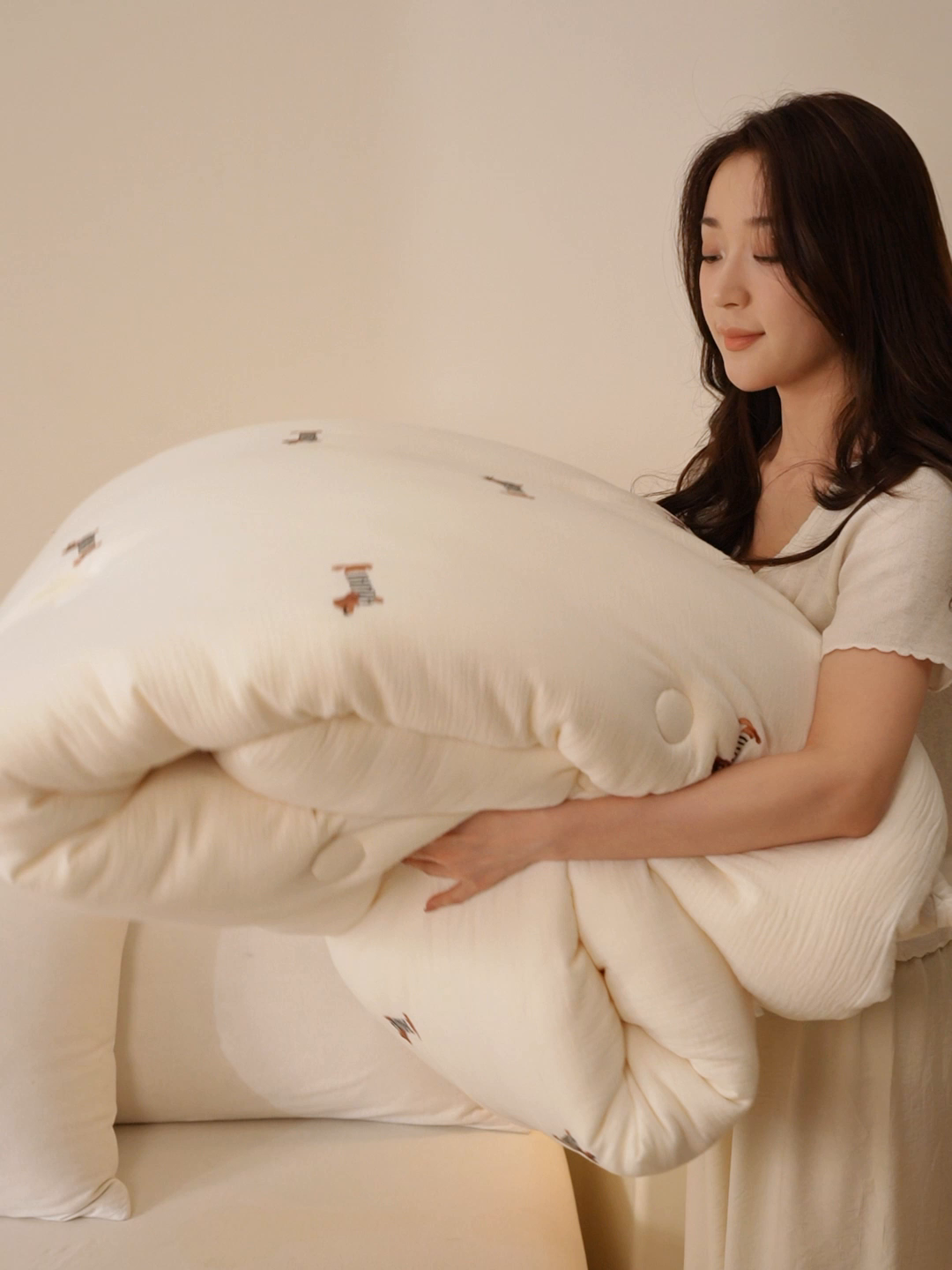 91家纺网 家纺一手货源 找家纺 创优家纺 2025新款专版绣花全棉满绣刺绣21%大豆被纯棉被芯被子春秋被加厚冬被夏被直播 黄花絮