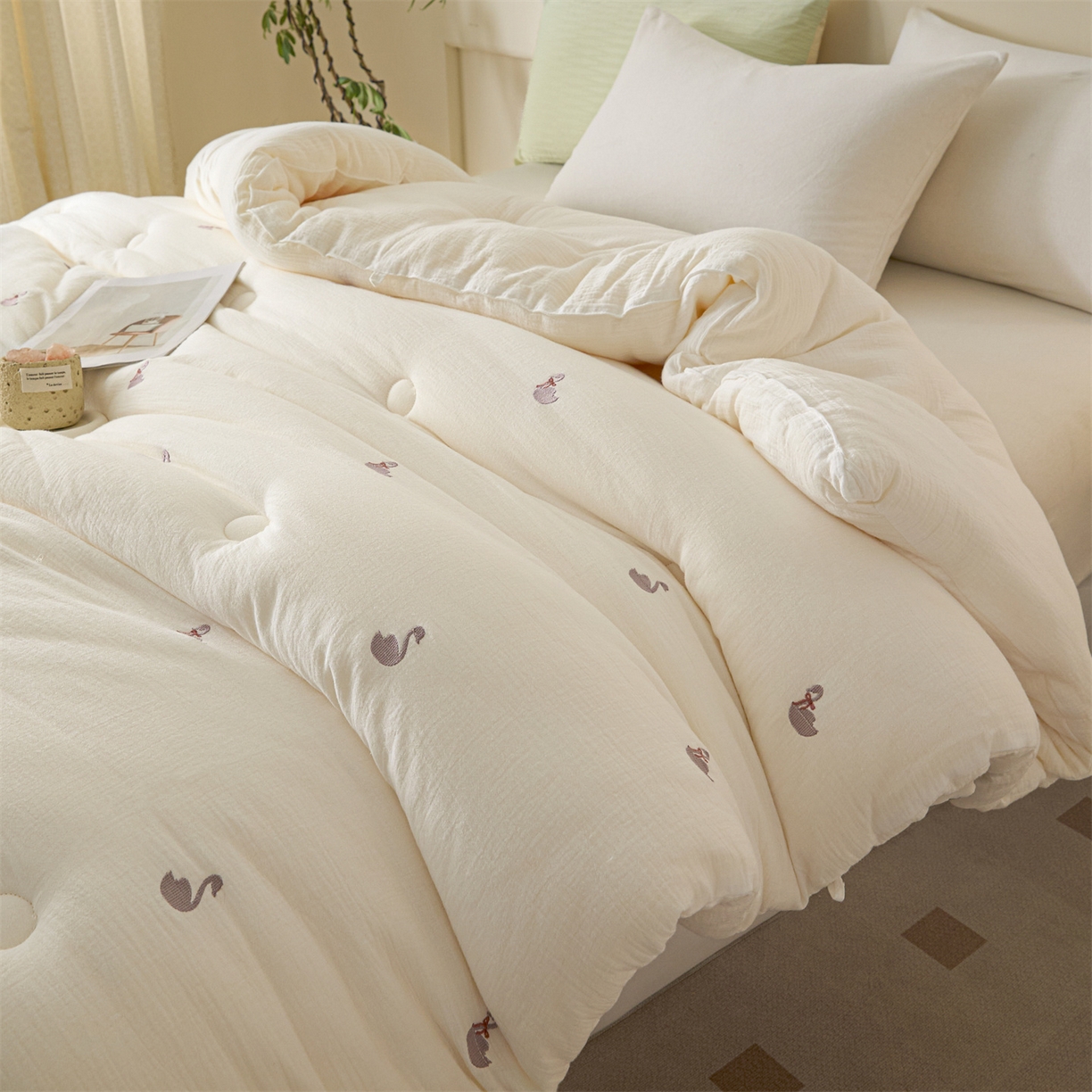 91家纺网 家纺一手货源 找家纺 创优家纺 2025新款专版绣花全棉满绣刺绣21%大豆被纯棉被芯被子春秋被加厚冬被夏被直播 领结天鹅