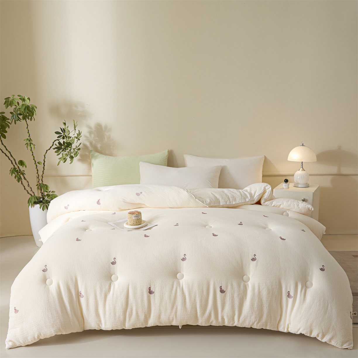 91家纺网 家纺一手货源 找家纺 创优家纺 2025新款专版绣花全棉满绣刺绣21%大豆被纯棉被芯被子春秋被加厚冬被夏被直播 领结天鹅