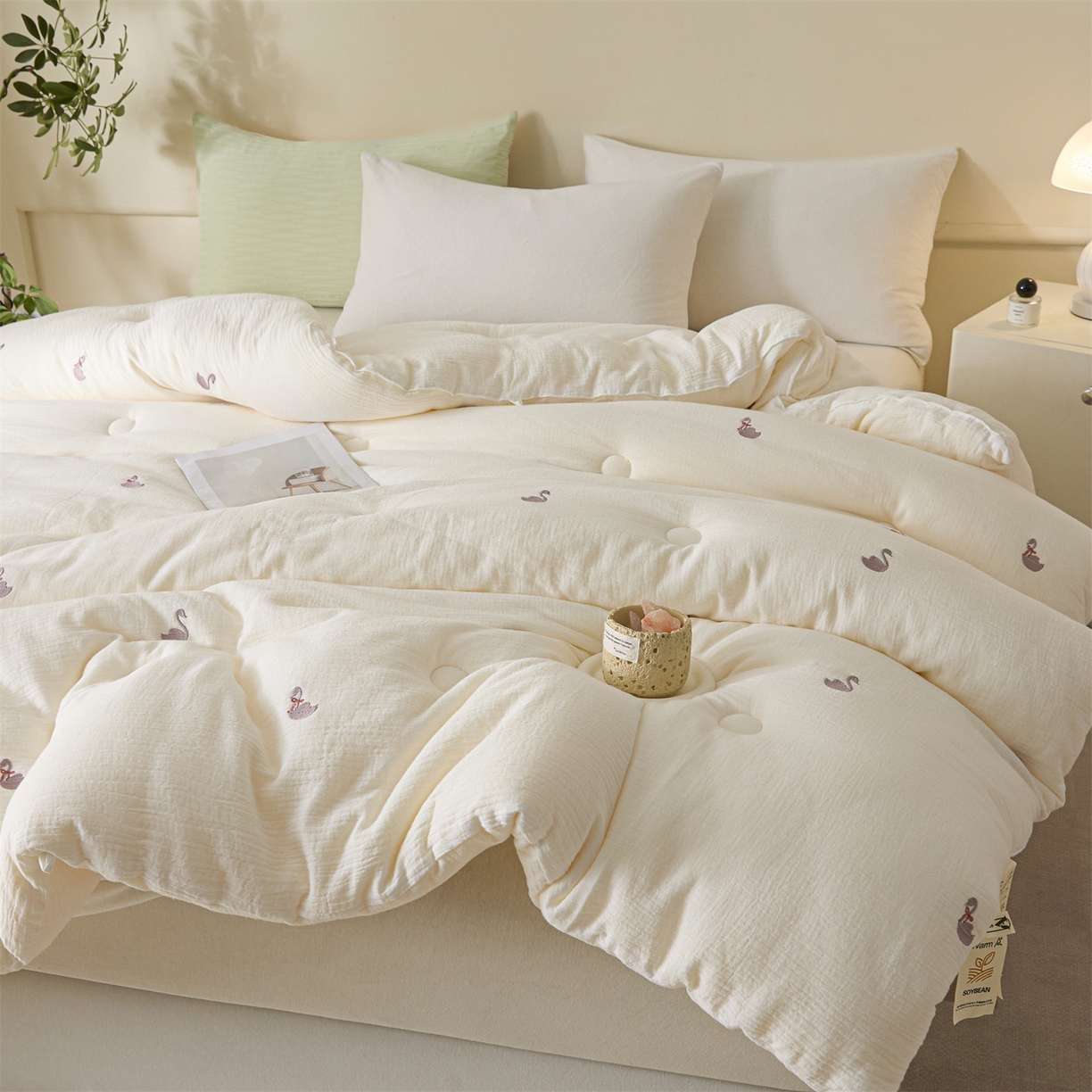 91家纺网 家纺一手货源 找家纺 创优家纺 2025新款专版绣花全棉满绣刺绣21%大豆被纯棉被芯被子春秋被加厚冬被夏被直播 领结天鹅