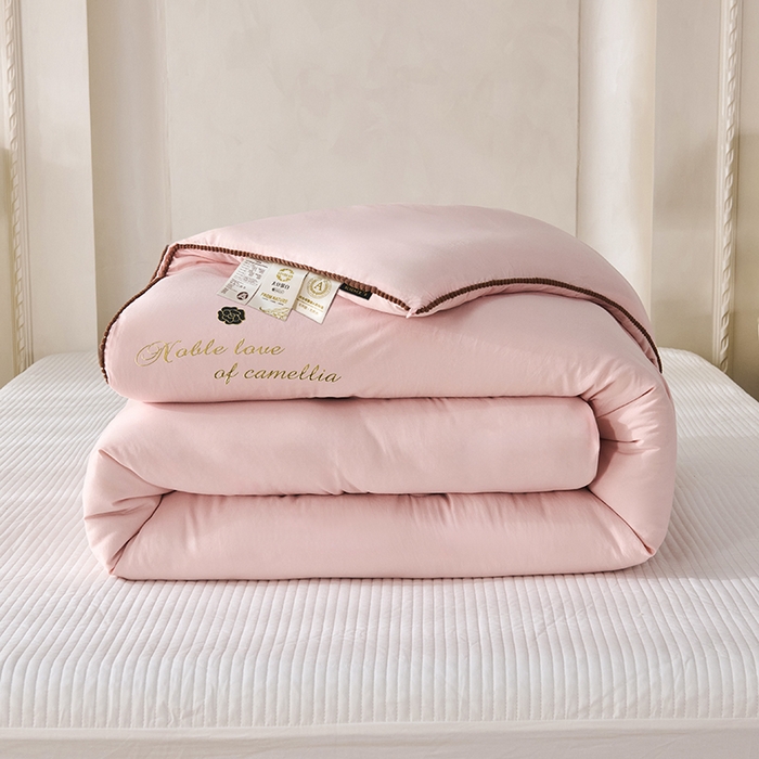 91家纺网 家纺一手货源 找家纺 爱诗诺家纺 2025年新款3D立体烫画亲肤保暖云纱棉大豆被被子被芯 云纱棉-粉