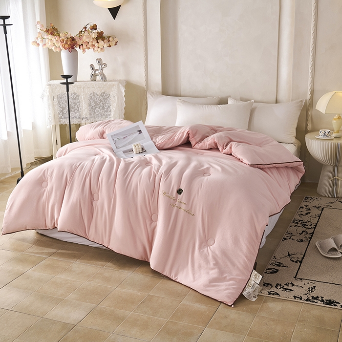 91家纺网 家纺一手货源 找家纺 爱诗诺家纺 2025年新款3D立体烫画亲肤保暖云纱棉大豆被被子被芯 云纱棉-粉