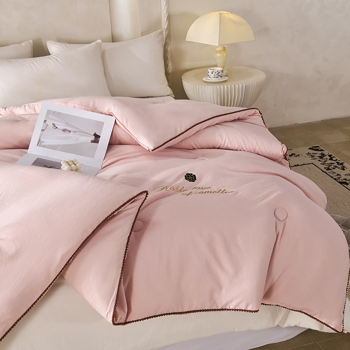 91家纺网 家纺一手货源 找家纺 爱诗诺家纺 2025年新款3D立体烫画亲肤保暖云纱棉大豆被被子被芯 云纱棉-粉