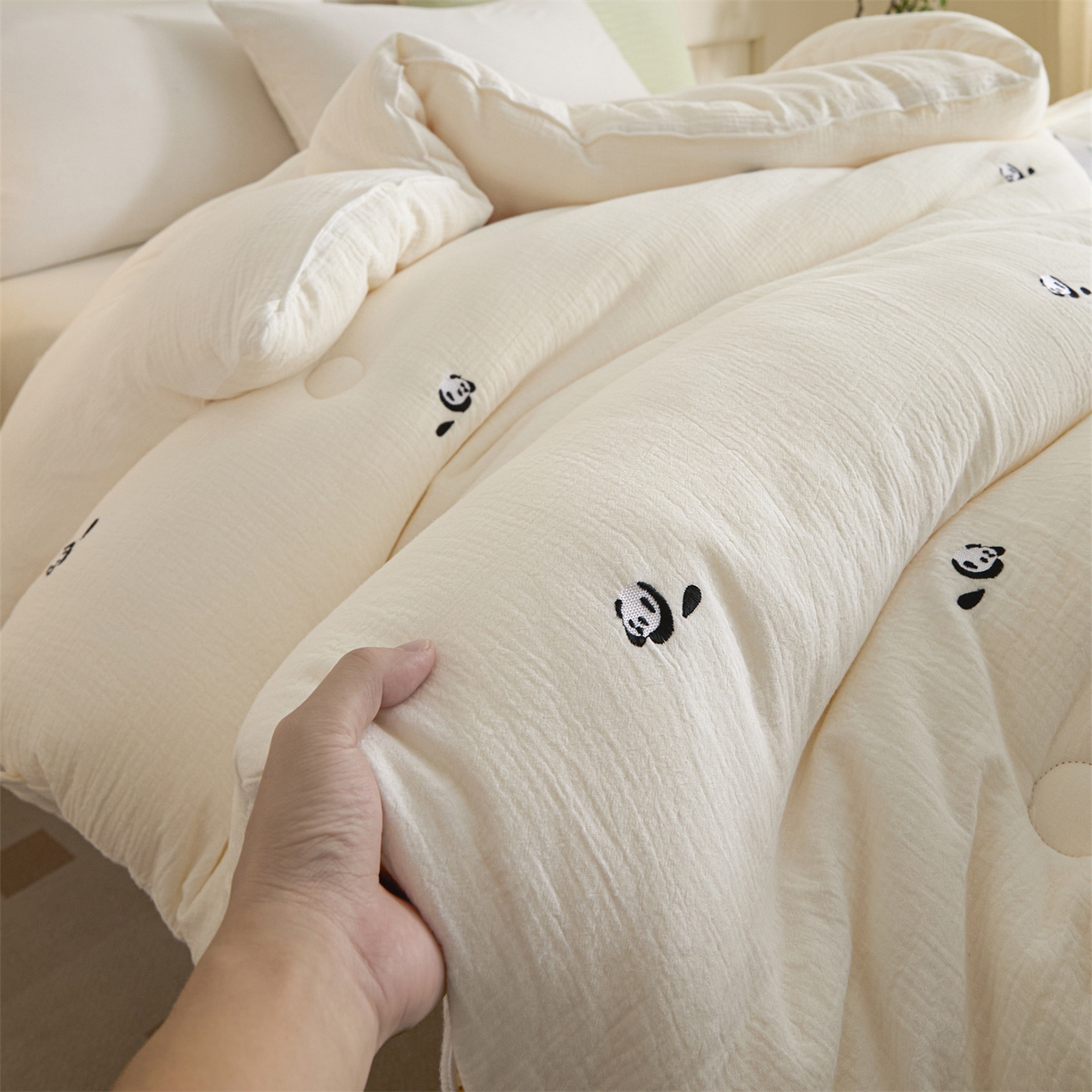 91家纺网 家纺一手货源 找家纺 创优家纺 2025新款专版绣花全棉满绣刺绣21%大豆被纯棉被芯被子春秋被加厚冬被夏被直播 趴趴熊猫