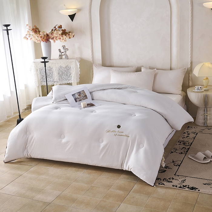 91家纺网 家纺一手货源 找家纺 爱诗诺家纺 2025年新款3D立体烫画亲肤保暖云纱棉大豆被被子被芯 云纱棉-白（主图2）