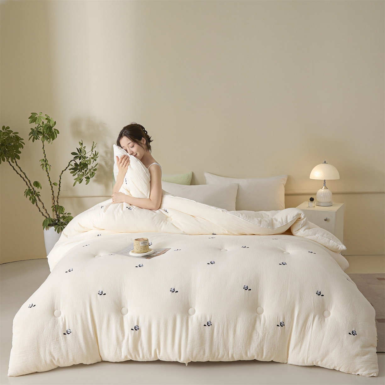 91家纺网 家纺一手货源 找家纺 创优家纺 2025新款专版绣花全棉满绣刺绣21%大豆被纯棉被芯被子春秋被加厚冬被夏被直播 趴趴熊猫