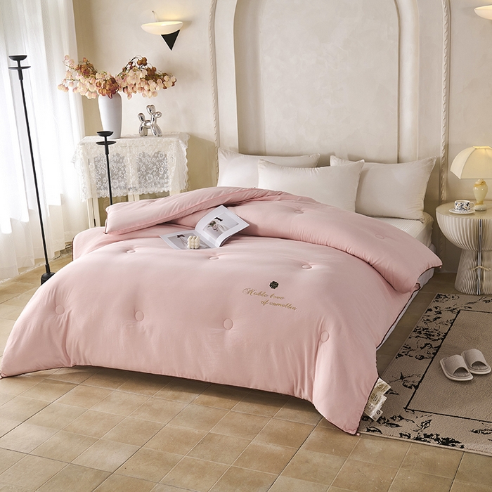 91家纺网 家纺一手货源 找家纺 爱诗诺家纺 2025年新款3D立体烫画亲肤保暖云纱棉大豆被被子被芯 云纱棉-粉（主图2）