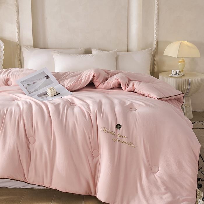 91家纺网 家纺一手货源 找家纺 爱诗诺家纺 2025年新款3D立体烫画亲肤保暖云纱棉大豆被被子被芯 云纱棉-粉（主图2）