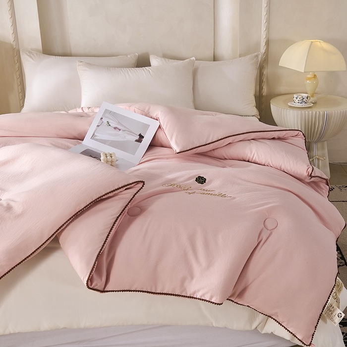 91家纺网 家纺一手货源 找家纺 爱诗诺家纺 2025年新款3D立体烫画亲肤保暖云纱棉大豆被被子被芯 云纱棉-粉（主图2）