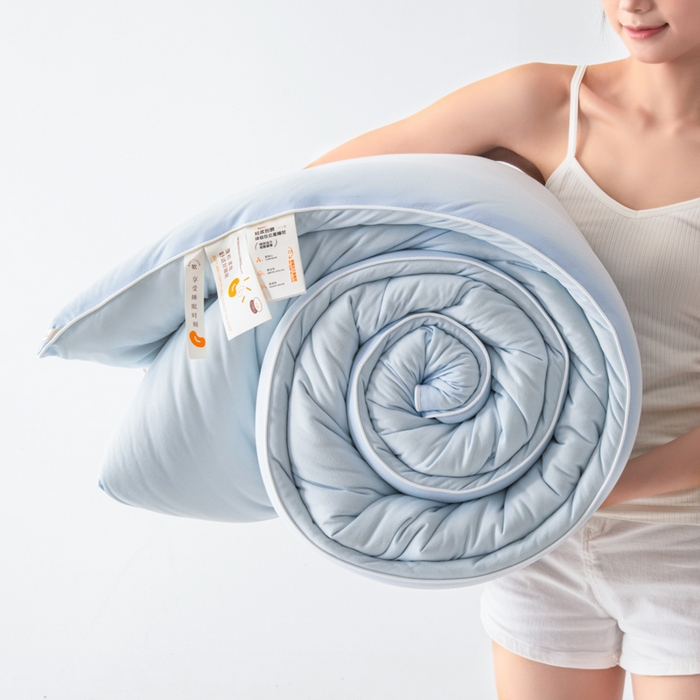 91家纺网 家纺一手货源 找家纺 栩裕纺织 2025新款纯色超柔云朵针织被被子被芯冬被 云朵被-柔和蓝+云烟灰