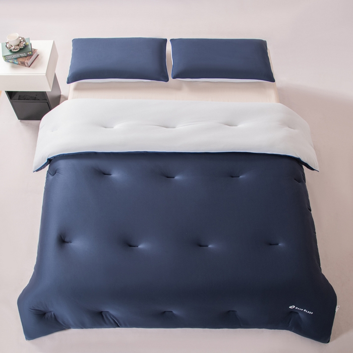 91家纺网 家纺一手货源 找家纺 栩裕纺织 2025新款纯色超柔云朵针织被被子被芯冬被 云朵被-米克诺斯蓝+云烟灰