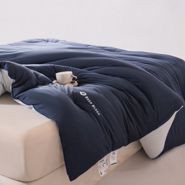 91家纺网 家纺一手货源 找家纺 栩裕纺织 2025新款纯色超柔云朵针织被被子被芯冬被 云朵被-米克诺斯蓝+云烟灰