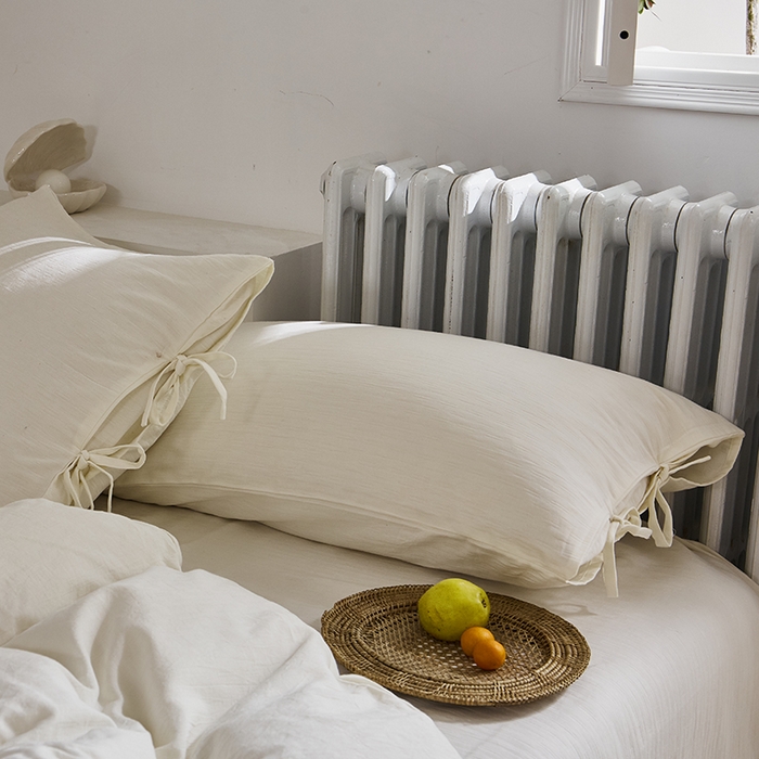 91家纺网 家纺一手货源 找家纺 贝尔 PELLHOME不染A类婴幼儿天然全棉提花大方格纯白素色日式绑带式四件套 可抖音代发 小雨点