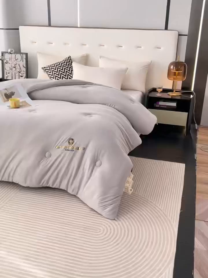 91家纺网 家纺一手货源 找家纺 爱诗诺家纺 一件代发2025年新款牛奶丝3D立体烫画大豆被春秋被直播冬被跨境电商被芯学生宿舍被子被芯 牛奶丝-灰