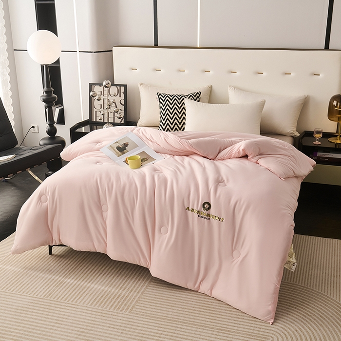 91家纺网 家纺一手货源 找家纺 爱诗诺家纺 一件代发2025年新款牛奶丝3D立体烫画大豆被春秋被直播冬被跨境电商被芯学生宿舍被子被芯 牛奶丝-粉（主图2）