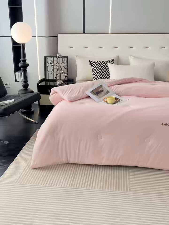 91家纺网 家纺一手货源 找家纺 （总）爱诗诺家纺 一件代发2025年新款牛奶丝3D立体烫画大豆被春秋被直播冬被跨境电商被芯学生宿舍被子被芯