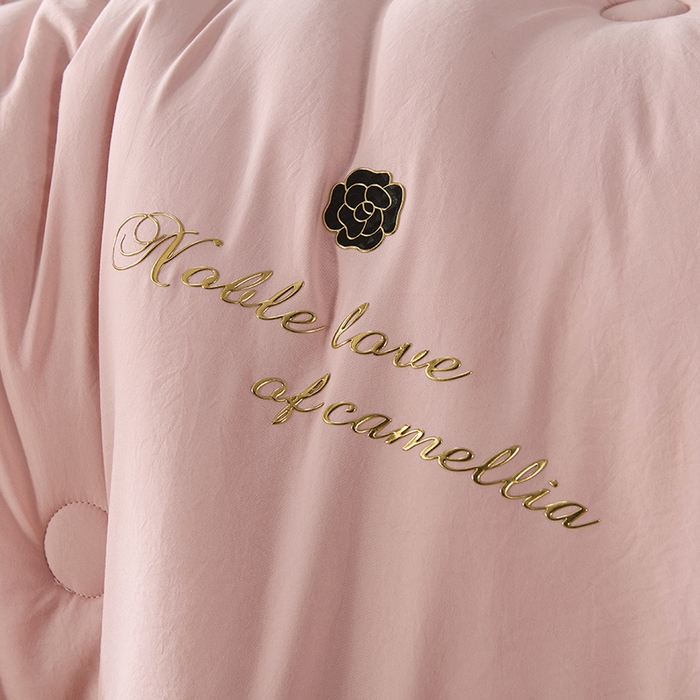 91家纺网 家纺一手货源 找家纺 爱诗诺家纺 2025年新款3D立体烫画亲肤保暖云纱棉大豆被被子被芯 云纱棉-粉（主图3）