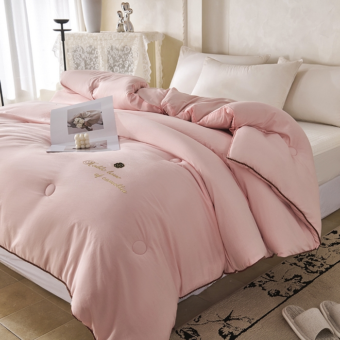 91家纺网 家纺一手货源 找家纺 爱诗诺家纺 2025年新款3D立体烫画亲肤保暖云纱棉大豆被被子被芯 云纱棉-粉（主图3）