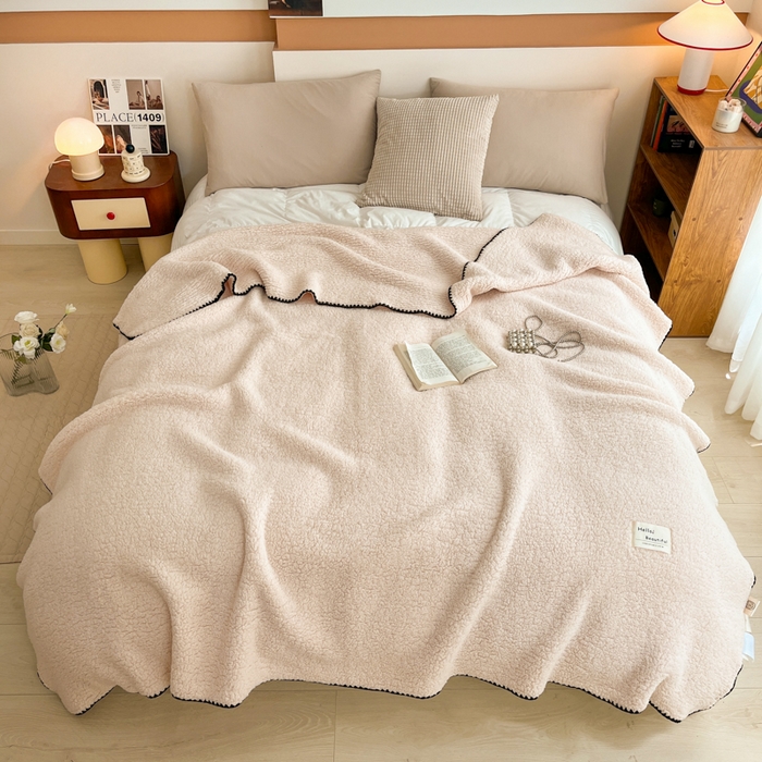 91家纺网 家纺一手货源 找家纺 （总）穆琪 2025年新款A类泡泡绒多功能毯 精致贝壳边盖毯