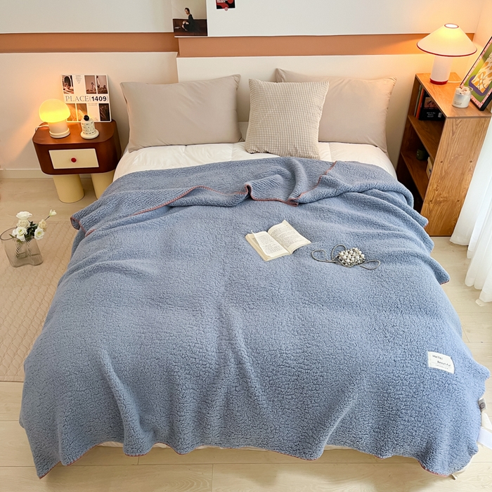 91家纺网 家纺一手货源 找家纺 （总）穆琪 2025年新款A类泡泡绒多功能毯 精致贝壳边盖毯