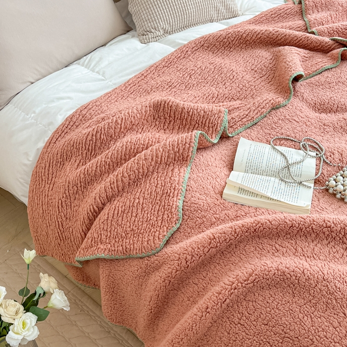 91家纺网 家纺一手货源 找家纺 （总）穆琪 2025年新款A类泡泡绒多功能毯 精致贝壳边盖毯