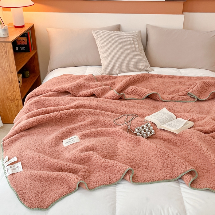 91家纺网 家纺一手货源 找家纺 （总）穆琪 2025年新款A类泡泡绒多功能毯 精致贝壳边盖毯