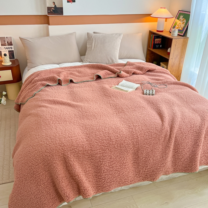 91家纺网 家纺一手货源 找家纺 （总）穆琪 2025年新款A类泡泡绒多功能毯 精致贝壳边盖毯