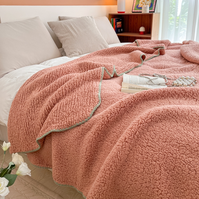 91家纺网 家纺一手货源 找家纺 （总）穆琪 2025年新款A类泡泡绒多功能毯 精致贝壳边盖毯