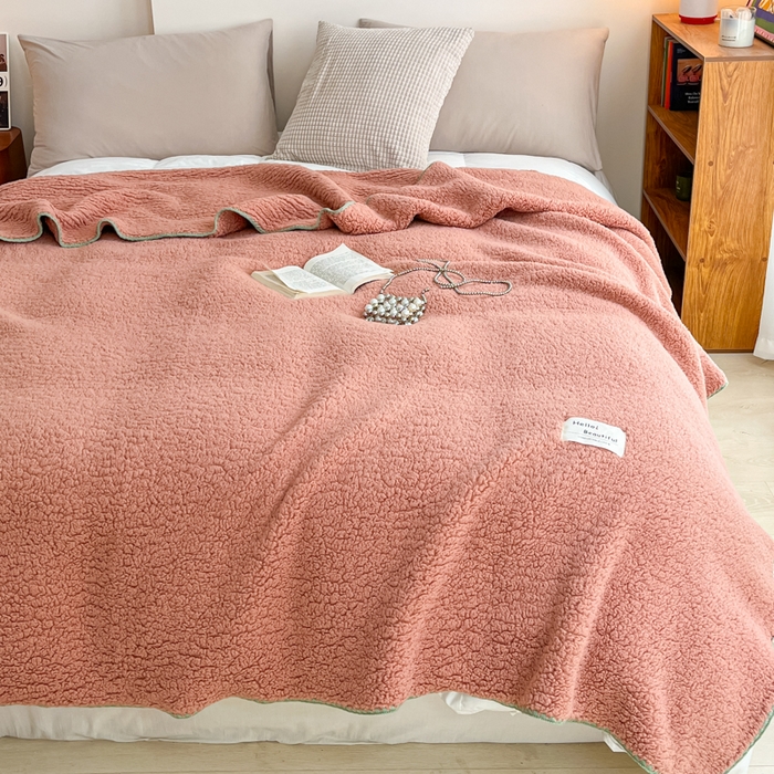 91家纺网 家纺一手货源 找家纺 （总）穆琪 2025年新款A类泡泡绒多功能毯 精致贝壳边盖毯