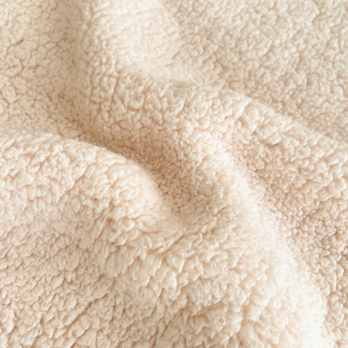 91家纺网 家纺一手货源 找家纺 穆琪 2025年新款A类泡泡绒多功能毯 精致贝壳边盖毯 米月白