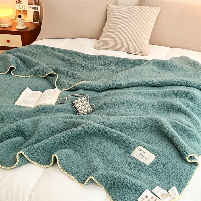 91家纺网 家纺一手货源 找家纺 穆琪 2025年新款A类泡泡绒多功能毯 精致贝壳边盖毯 水雾绿