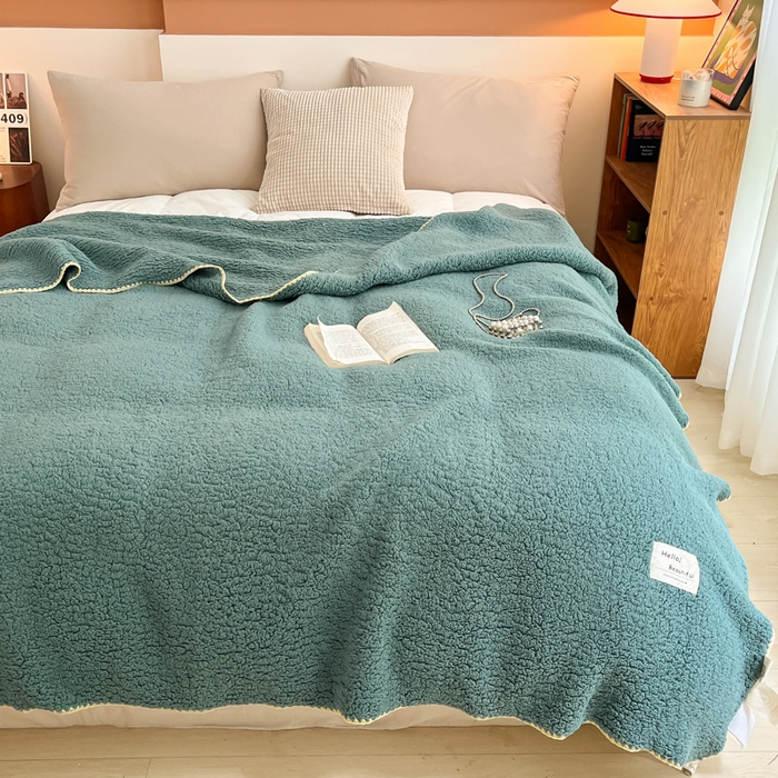 91家纺网 家纺一手货源 找家纺 穆琪 2025年新款A类泡泡绒多功能毯 精致贝壳边盖毯 水雾绿