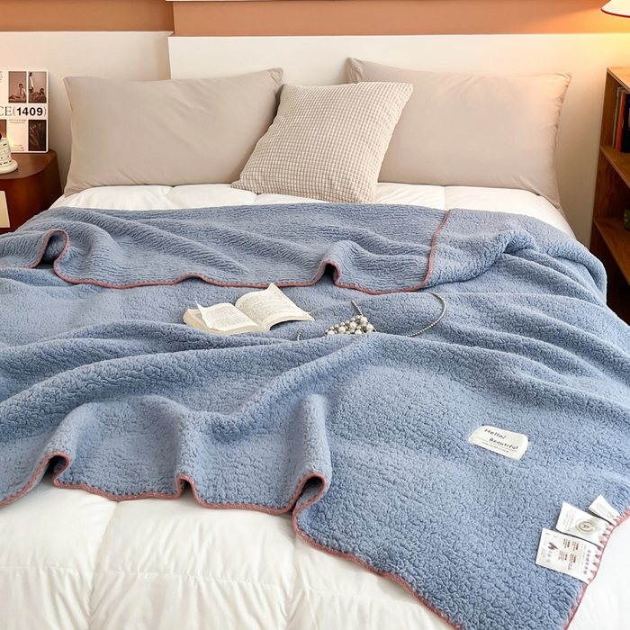 91家纺网 家纺一手货源 找家纺 穆琪 2025年新款A类泡泡绒多功能毯 精致贝壳边盖毯 月光蓝