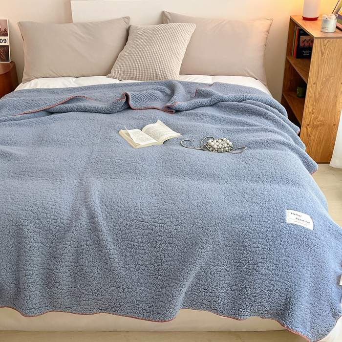 91家纺网 家纺一手货源 找家纺 穆琪 2025年新款A类泡泡绒多功能毯 精致贝壳边盖毯 月光蓝