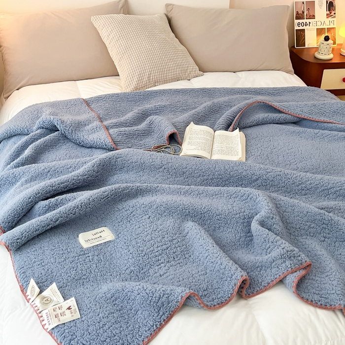91家纺网 家纺一手货源 找家纺 穆琪 2025年新款A类泡泡绒多功能毯 精致贝壳边盖毯 月光蓝