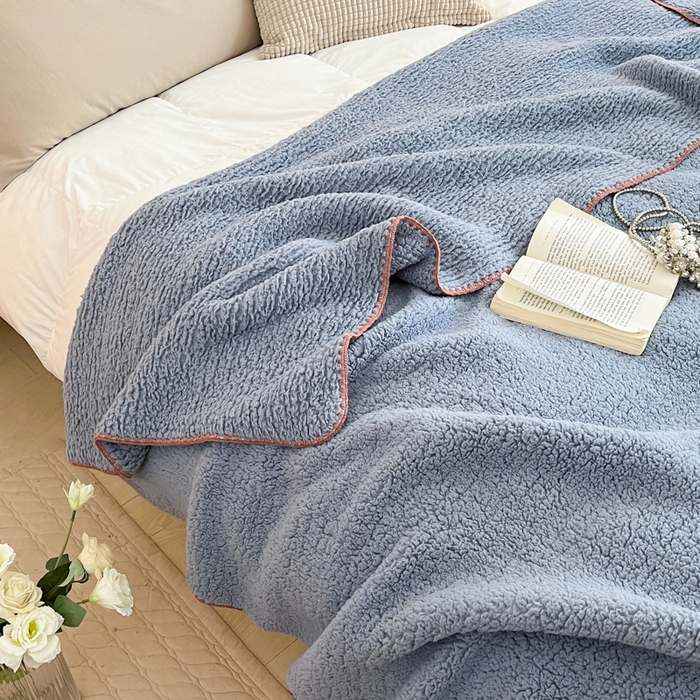 91家纺网 家纺一手货源 找家纺 穆琪 2025年新款A类泡泡绒多功能毯 精致贝壳边盖毯 月光蓝