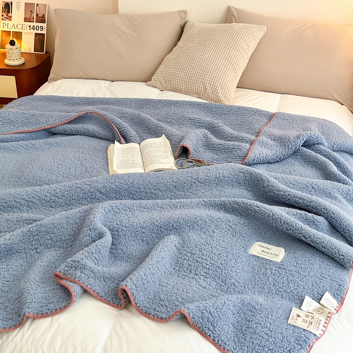 91家纺网 家纺一手货源 找家纺 穆琪 2025年新款A类泡泡绒多功能毯 精致贝壳边盖毯 月光蓝