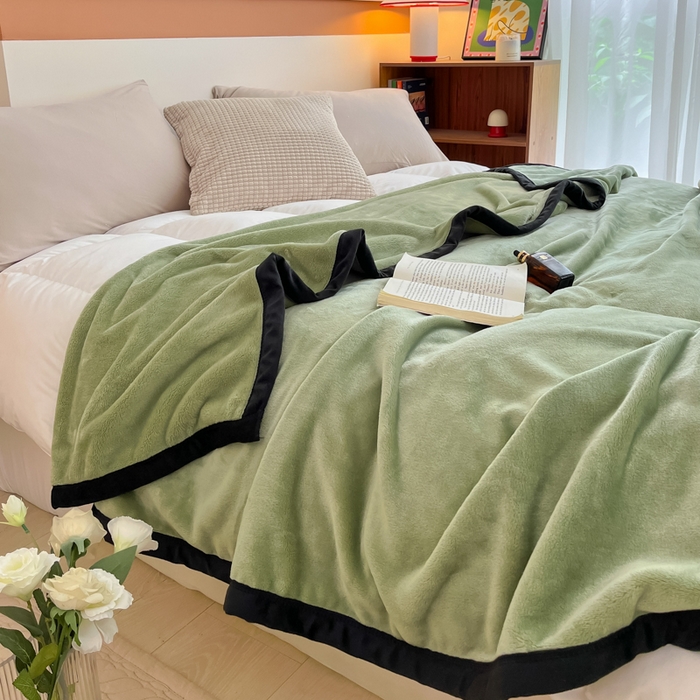 91家纺网 家纺一手货源 找家纺 （总）穆琪 2025年新款牛奶绒盖毯 400克高克重云貂绒毛毯宽包边法莱绒毯子