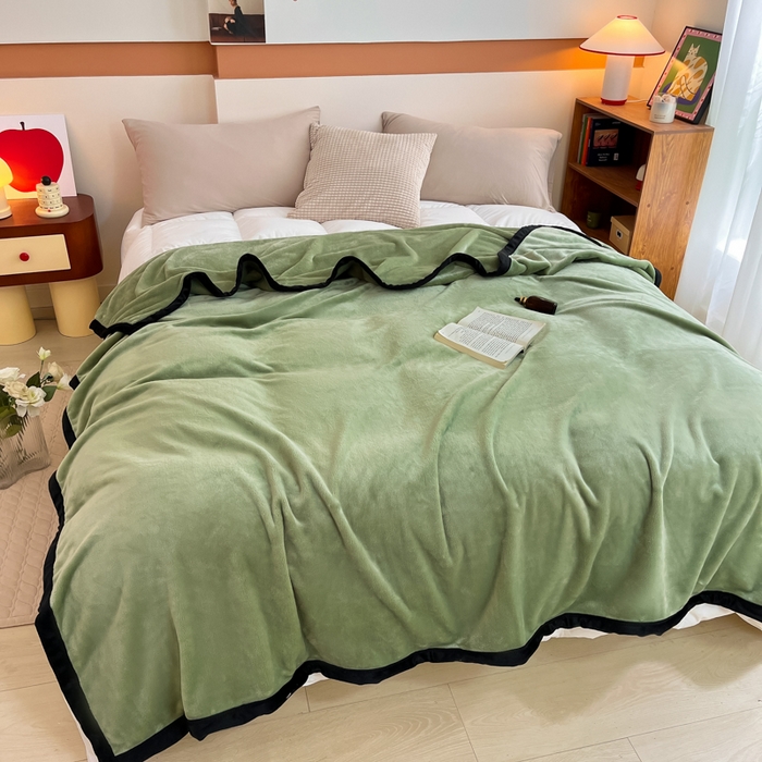 91家纺网 家纺一手货源 找家纺 （总）穆琪 2025年新款牛奶绒盖毯 400克高克重云貂绒毛毯宽包边法莱绒毯子