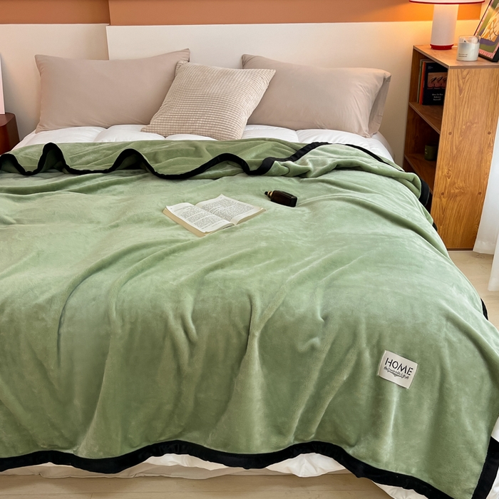 91家纺网 家纺一手货源 找家纺 （总）穆琪 2025年新款牛奶绒盖毯 400克高克重云貂绒毛毯宽包边法莱绒毯子