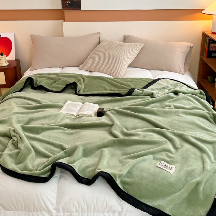 91家纺网 家纺一手货源 找家纺 （总）穆琪 2025年新款牛奶绒盖毯 400克高克重云貂绒毛毯宽包边法莱绒毯子