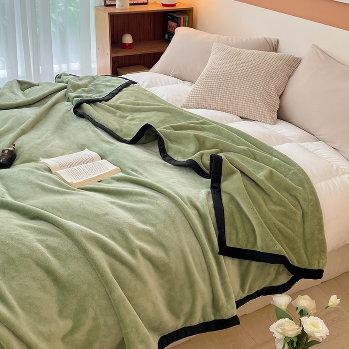 91家纺网 家纺一手货源 找家纺 （总）穆琪 2025年新款牛奶绒盖毯 400克高克重云貂绒毛毯宽包边法莱绒毯子