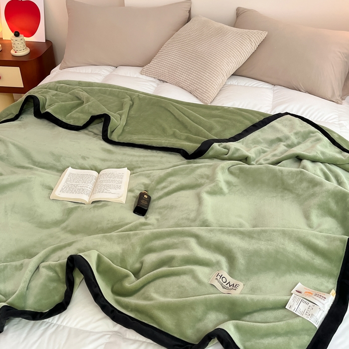 91家纺网 家纺一手货源 找家纺 （总）穆琪 2025年新款牛奶绒盖毯 400克高克重云貂绒毛毯宽包边法莱绒毯子