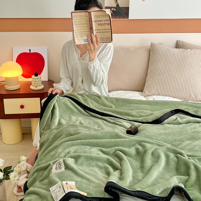 91家纺网 家纺一手货源 找家纺 （总）穆琪 2025年新款牛奶绒盖毯 400克高克重云貂绒毛毯宽包边法莱绒毯子