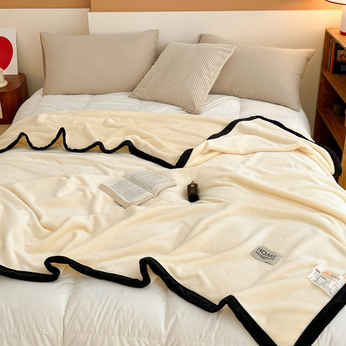 91家纺网 家纺一手货源 找家纺 穆琪 2025年新款牛奶绒盖毯 400克高克重云貂绒毛毯宽包边法莱绒毯子 布丁黄