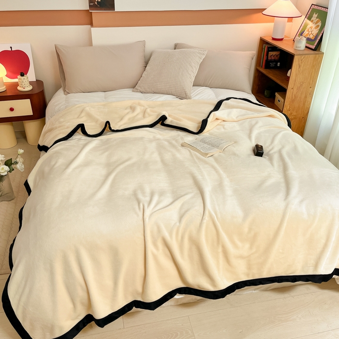 91家纺网 家纺一手货源 找家纺 穆琪 2025年新款牛奶绒盖毯 400克高克重云貂绒毛毯宽包边法莱绒毯子 布丁黄